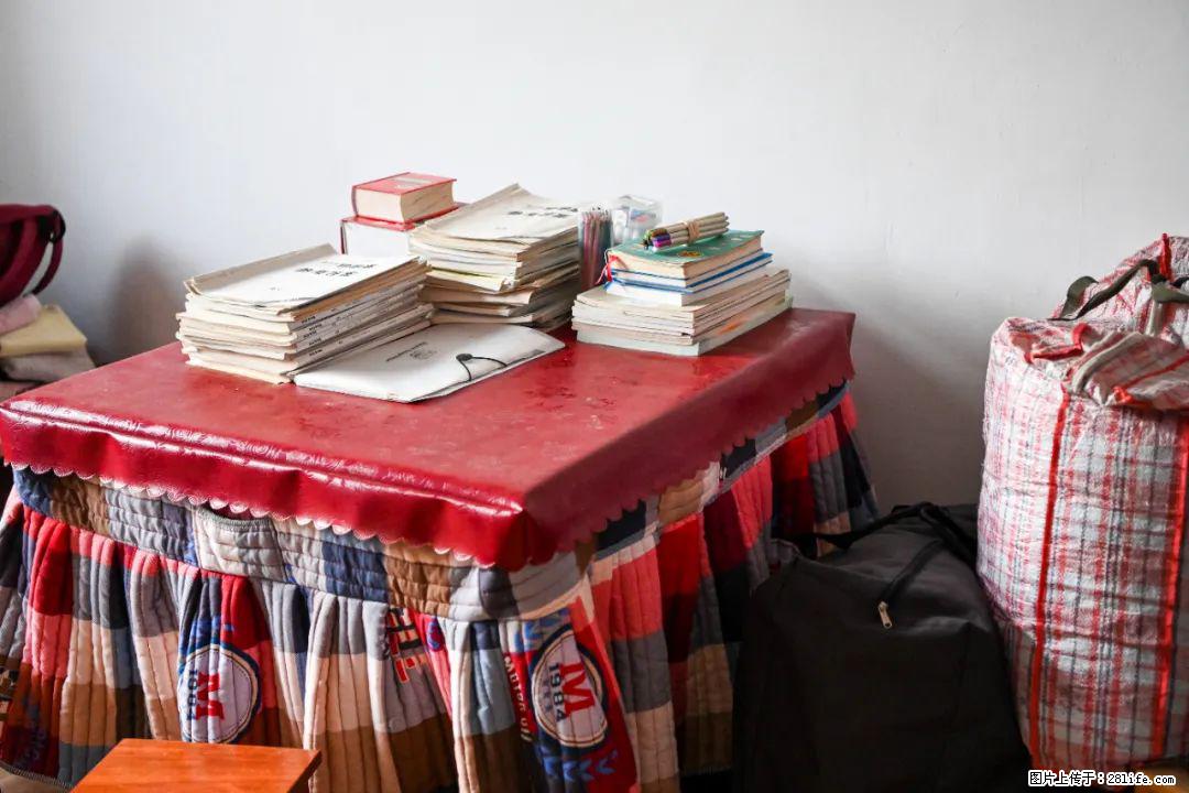 全网追的“扁担女孩”,找了一份暑假工,时薪12元 - 鹤岗生活资讯 - 鹤岗28生活网 hegang.28life.com