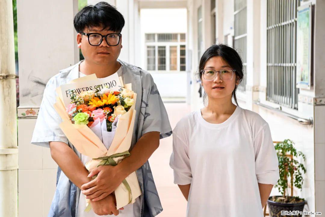 全网追的“扁担女孩”,找了一份暑假工,时薪12元 - 鹤岗生活资讯 - 鹤岗28生活网 hegang.28life.com